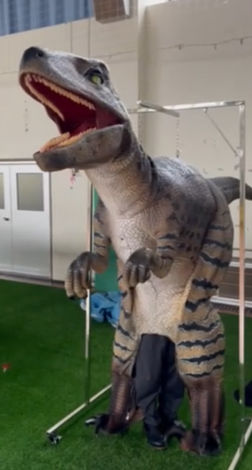 【社員ブログ】「操る恐竜」を東京のお客様にレンタルさせていただきました！