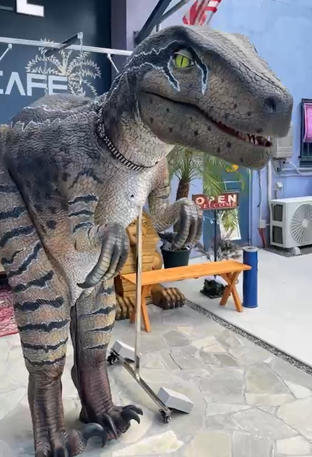 【社員ブログ】「操る恐竜」を東京のお客様にレンタルさせていただきました！_2