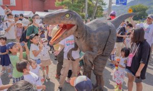 「”足”が決め手」信州新町観光協会様の「操る恐竜」活用インタビュー